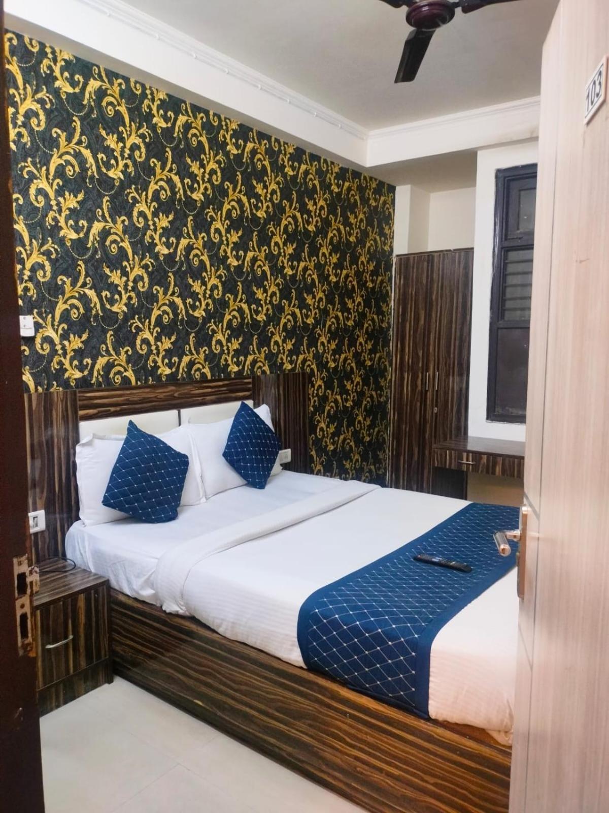 Suites Admiral Delhi Airport นิวเดลี ภายนอก รูปภาพ